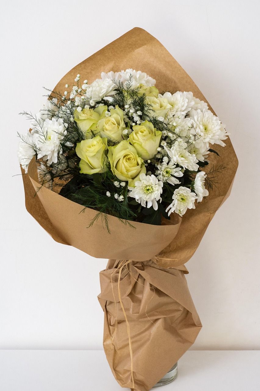 Skicka blommor i Åhus: En guide till grönskande gåvor och blomsterarrangemang